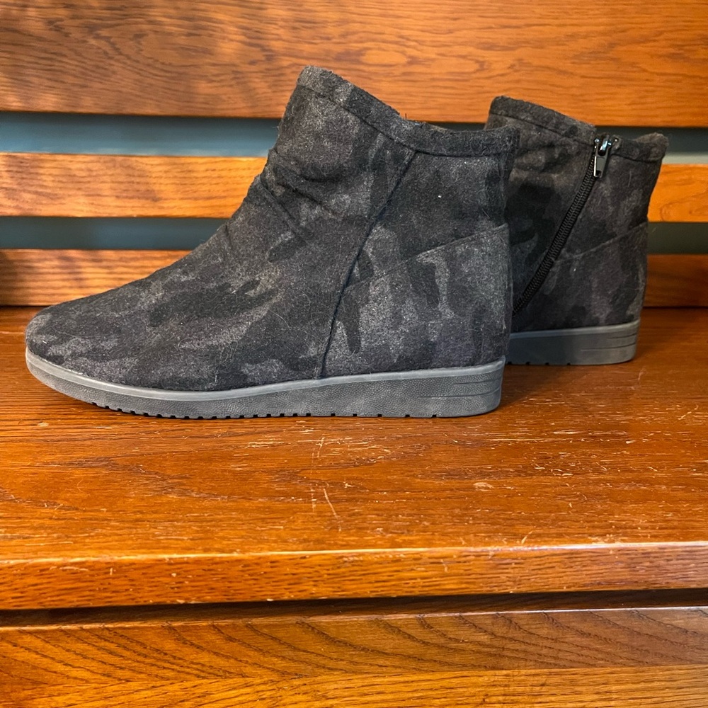 Soul Naturalizer Indie Booties Grey Camo Felt Fabric 8.5M